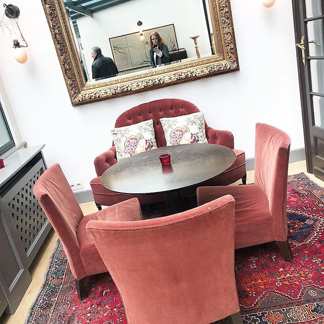 Pink and velvet - what more can you ask for. #brussels #hotel