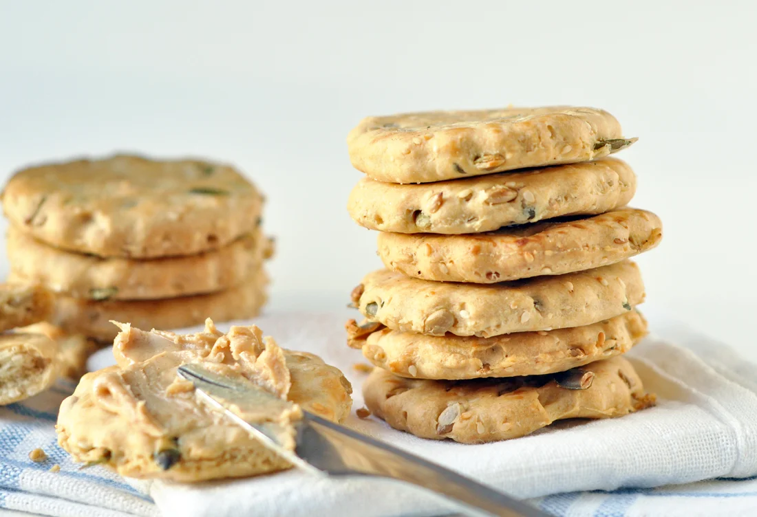 spelt crackers 3a.jpg
