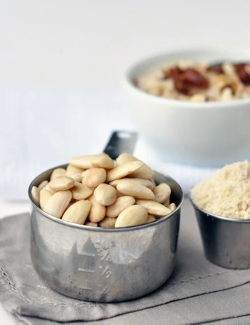 almond+milk+3.jpg