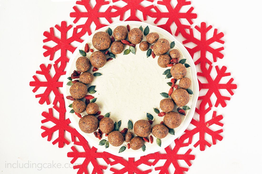 gingerbread+wreath+cheesecake+3+includingcake.jpeg