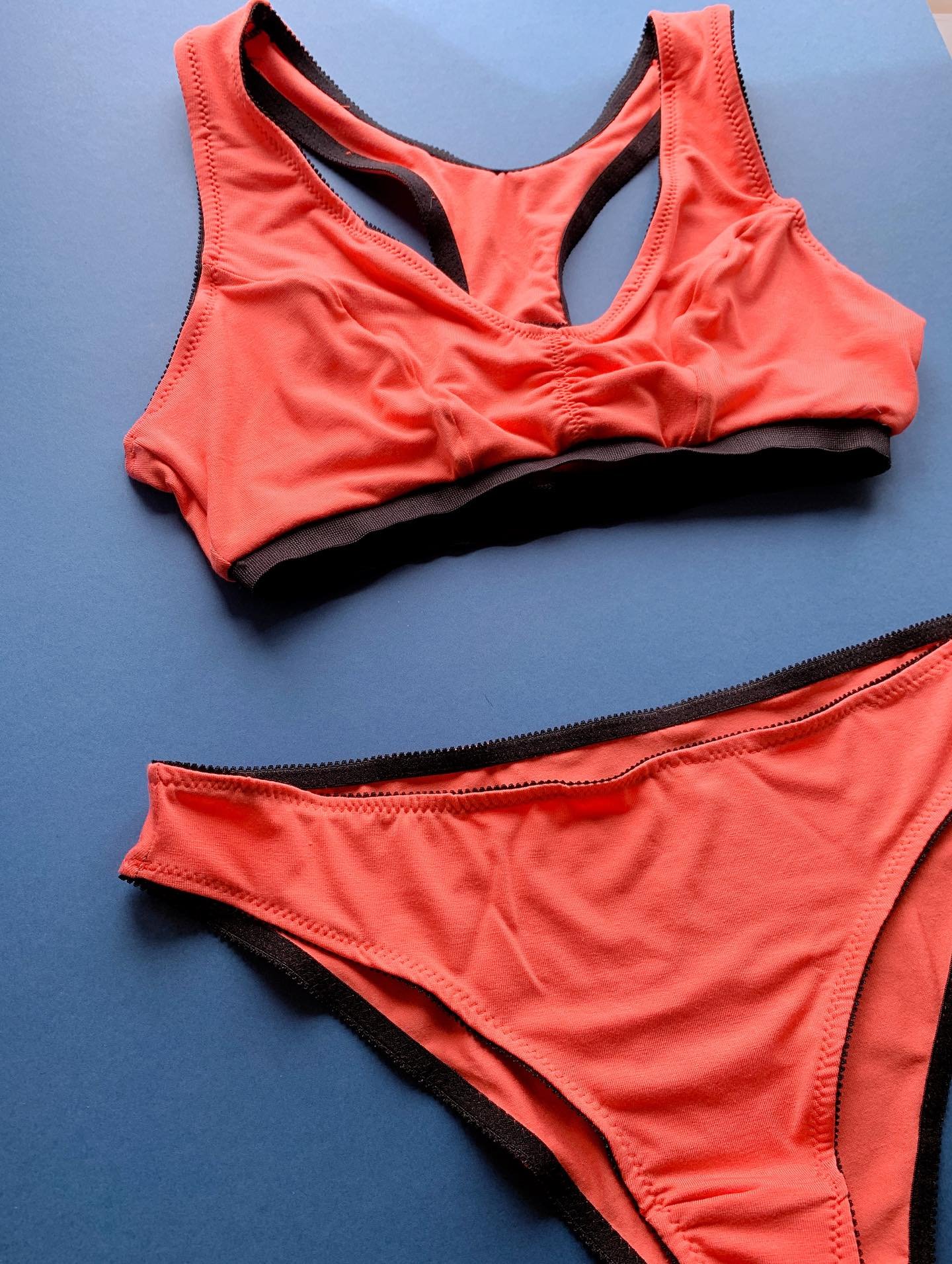 I&rsquo;ve been playing around a lot recently with fabrics for lingerie that aren&rsquo;t plastic based. Soft bras and briefs are easily made from bamboo (as pictured) or cotton. 
However when it comes to uw bras especially those who need support pow