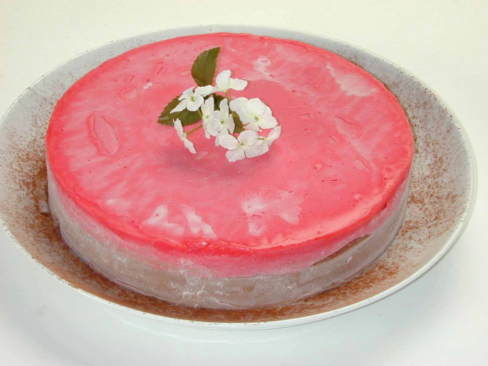 Round Cake. Can be custom made between sizes ranging from 1 to 6 Kilos 