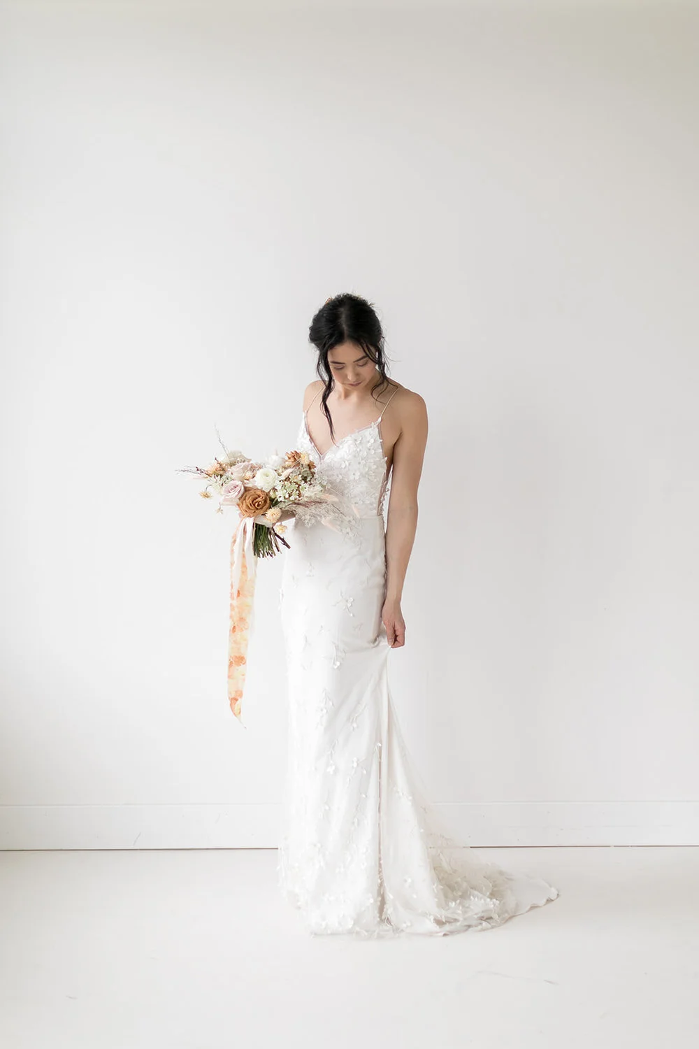 Minimal + Romantic Bridal Inspo with Dried Flowers