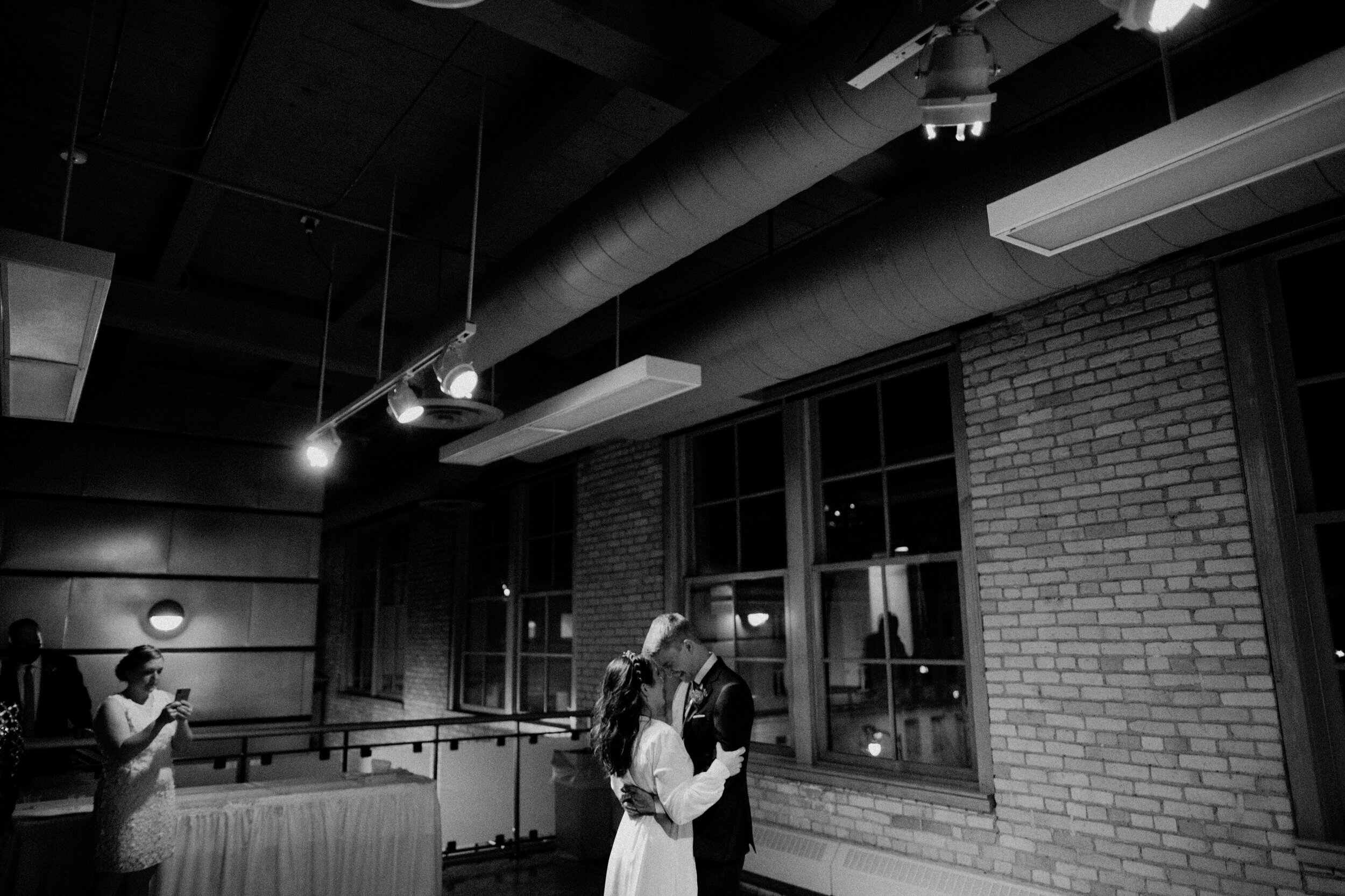 FLORAPINEPHOTOGRAPHY_ADAMANDMOLLY_DANCE-11.jpeg