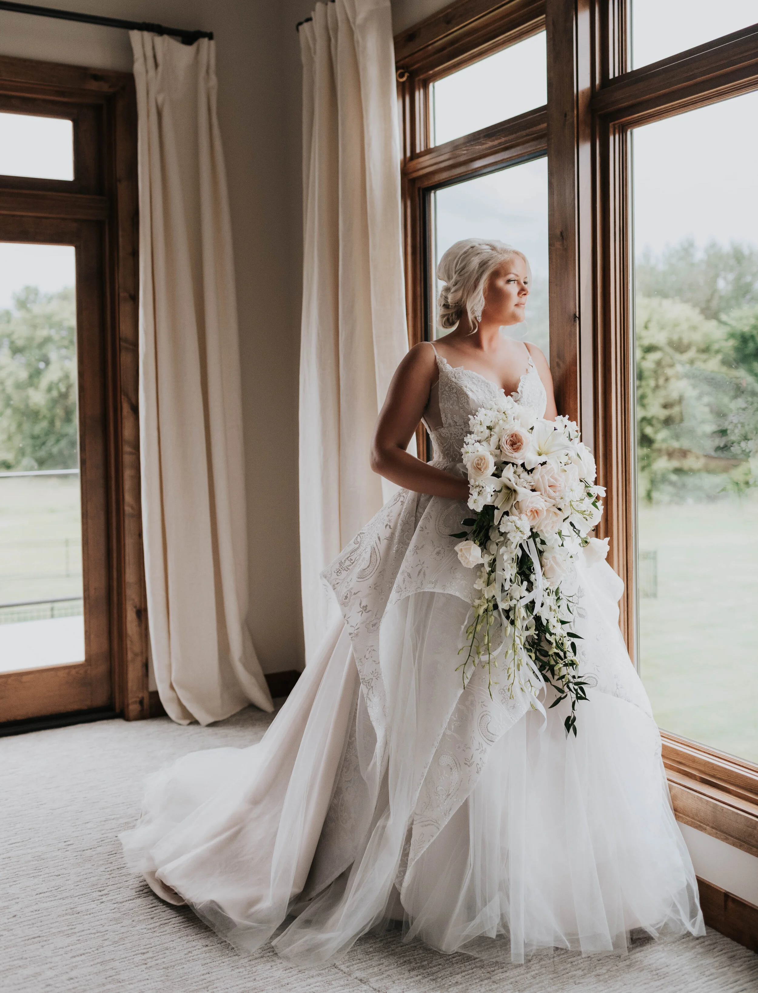 Real Wedding : Annie + Ashton | Outdoor Minnesota Wedding in Hayley Paige Gown