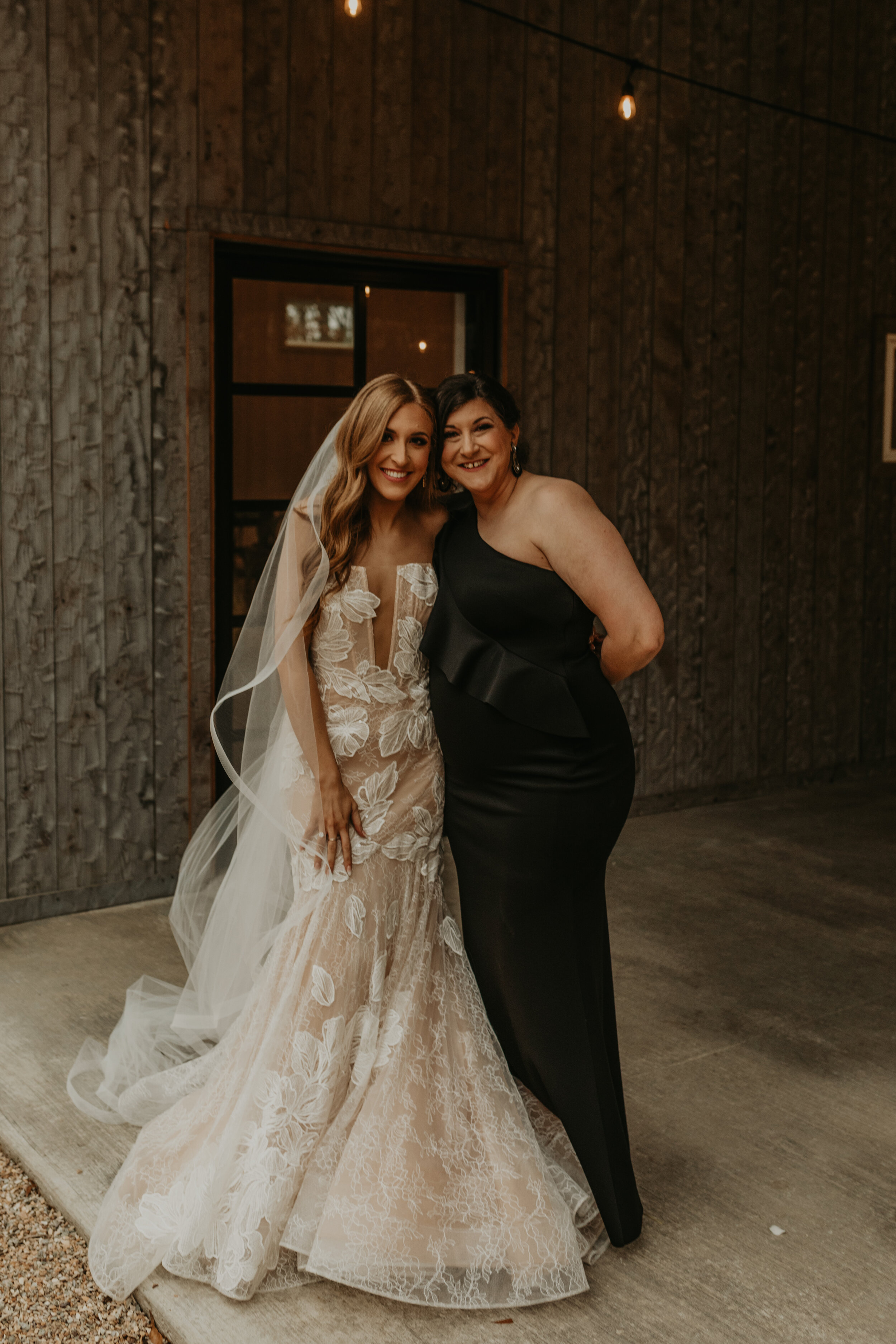 Watters Sirena wedding dress at Dove Hollow Estates in Longview Texas for The Glovers