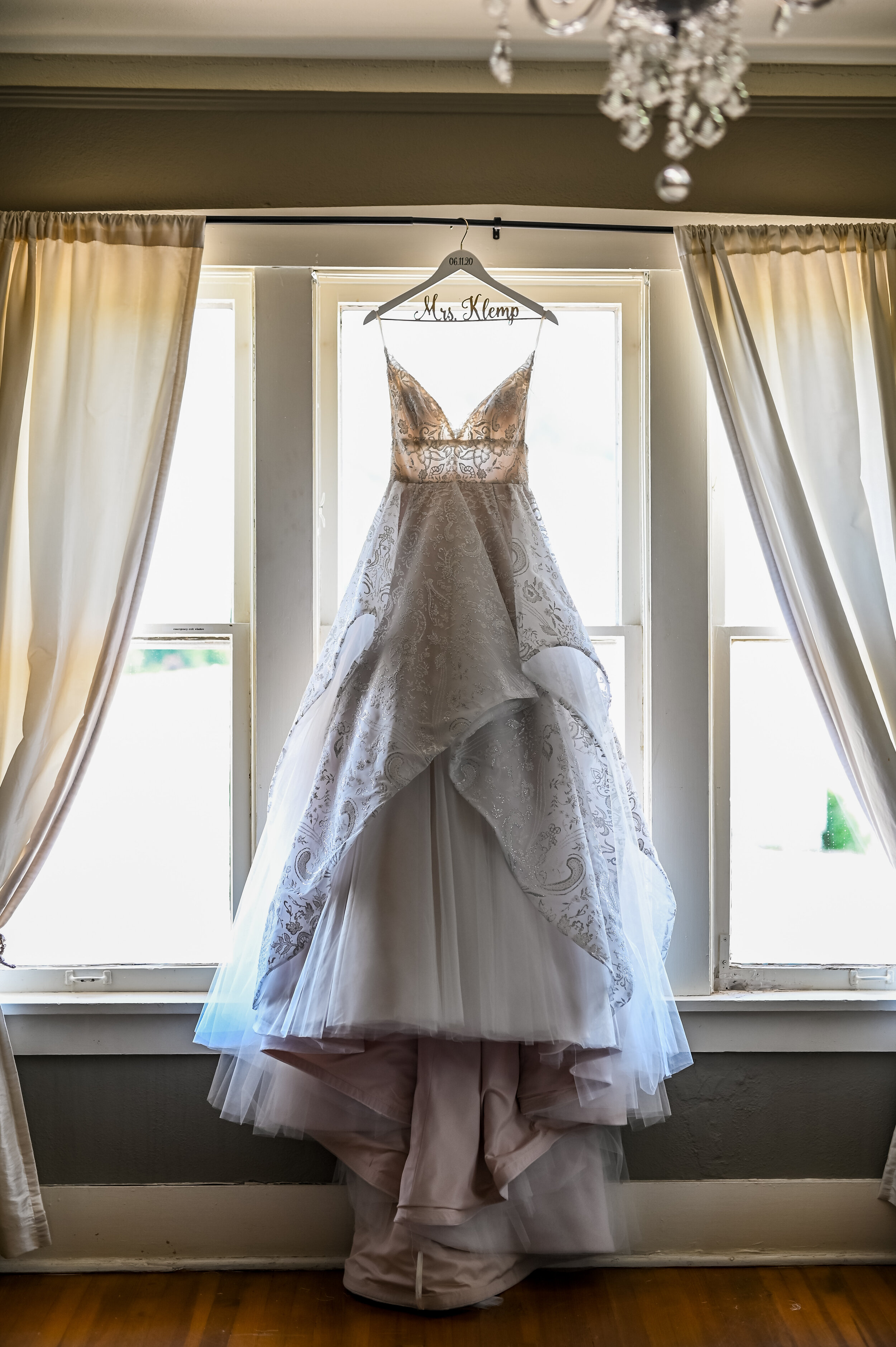  Victoria and Anthony’s Colorado outdoor summer wedding in Hayley Paige Markle wedding dress 