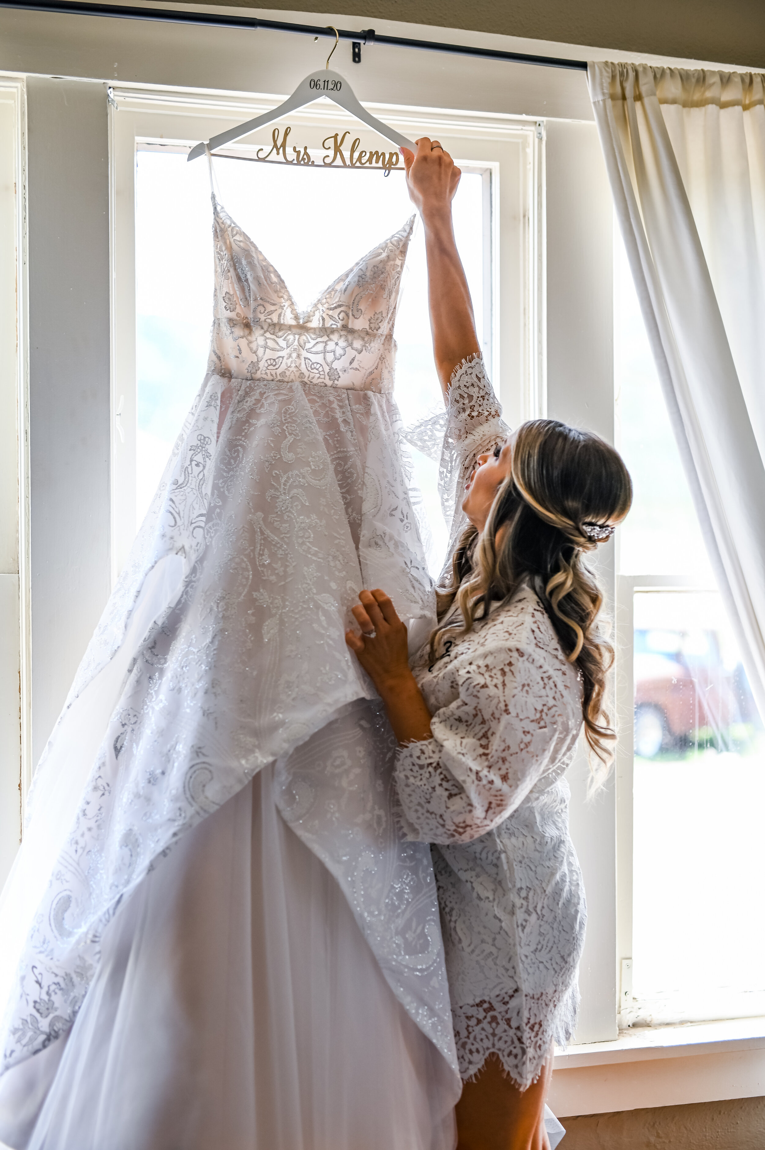  Victoria and Anthony’s Colorado outdoor summer wedding in Hayley Paige Markle wedding dress 