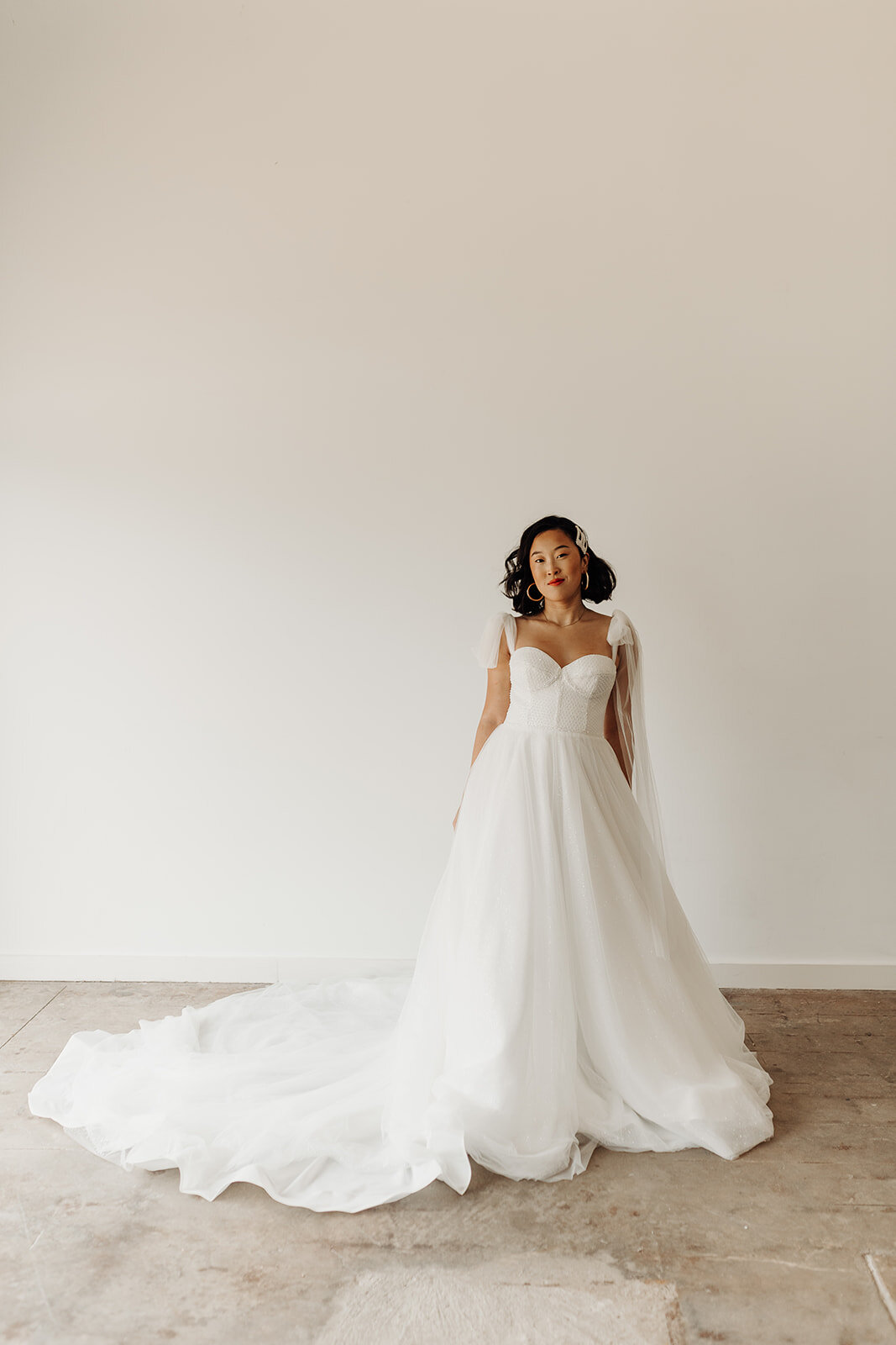 Eva-Lendel-Lindsay-Wedding-Dress-Chic-Bridal-Inspiration-01.jpg