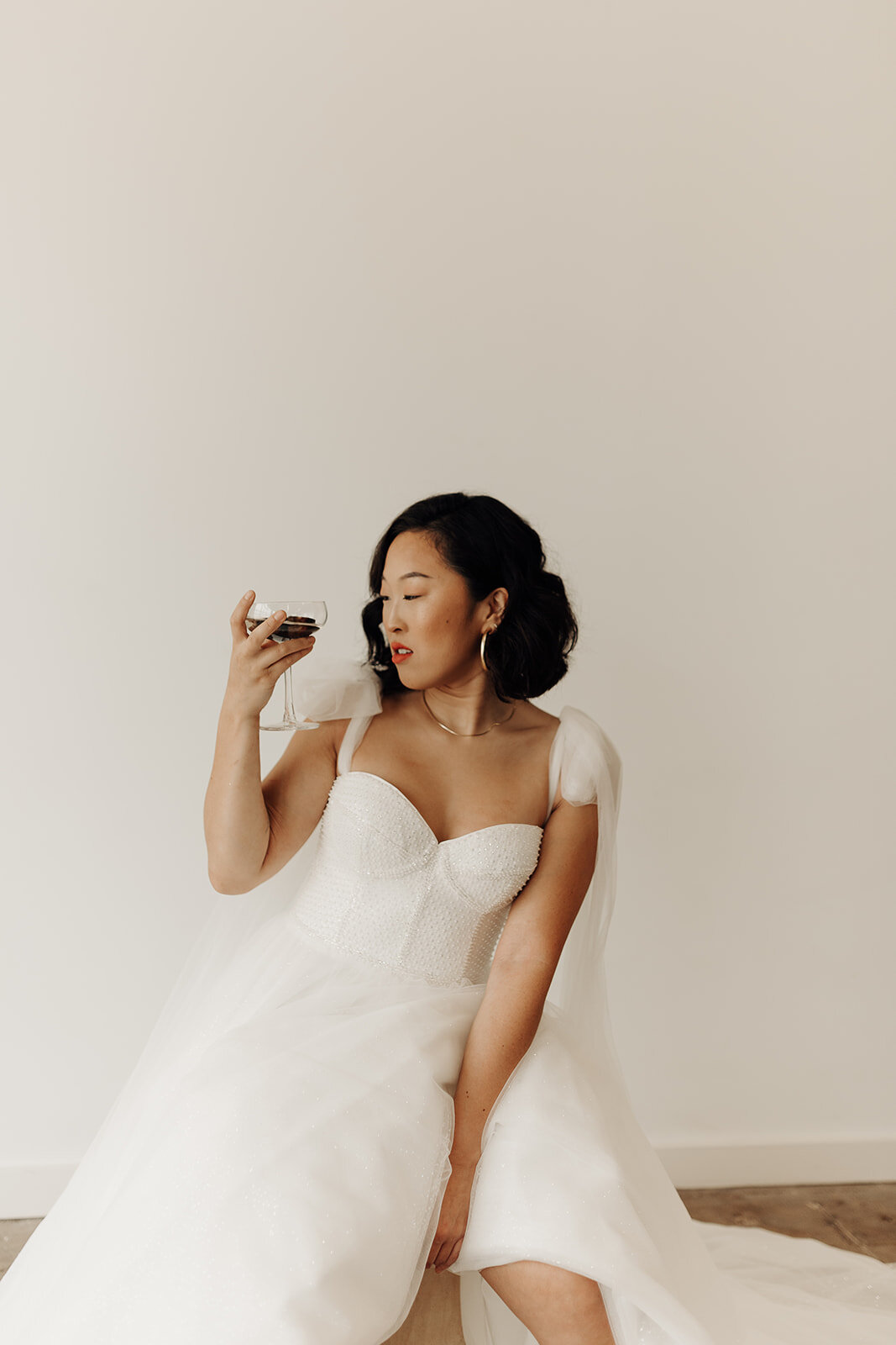 Eva-Lendel-Lindsay-Wedding-Dress-Chic-Bridal-Inspiration-09.jpg
