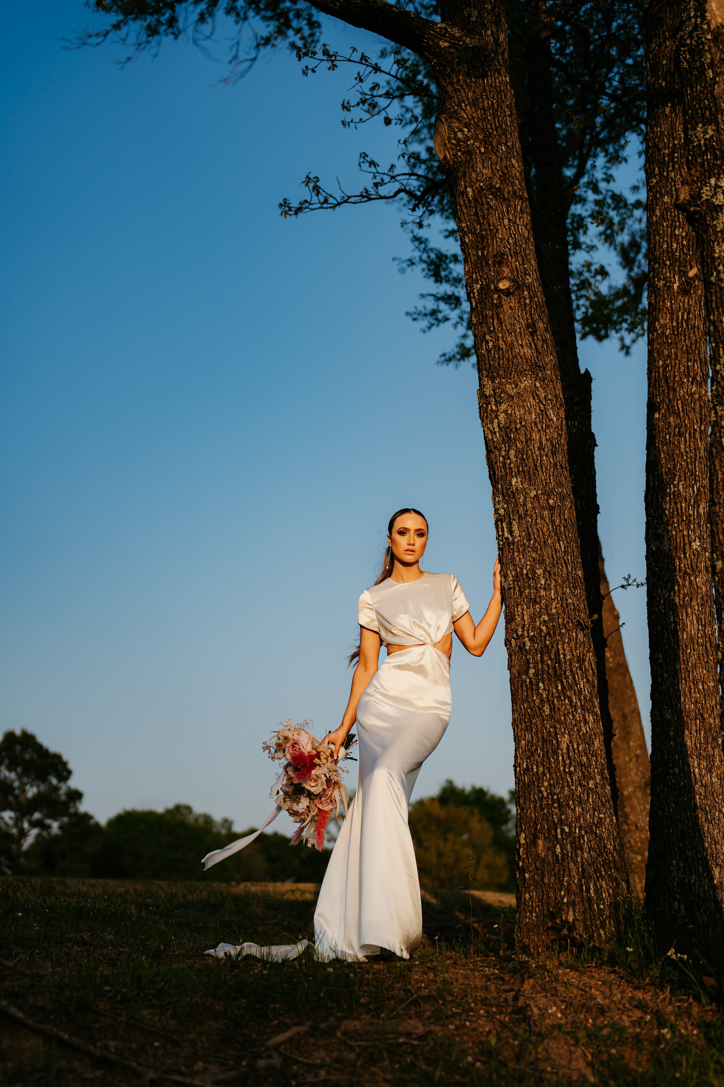 modern silk wedding dress with pampas bouquet
