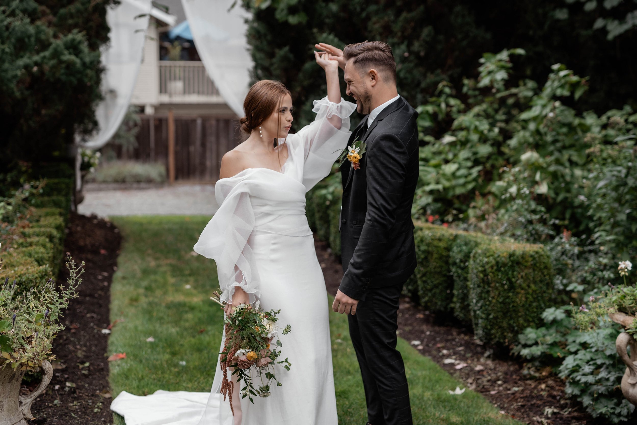 Styled Secret Garden Wedding in Snohomish, Washington Featuring The  Label｜anna bé bridal boutique