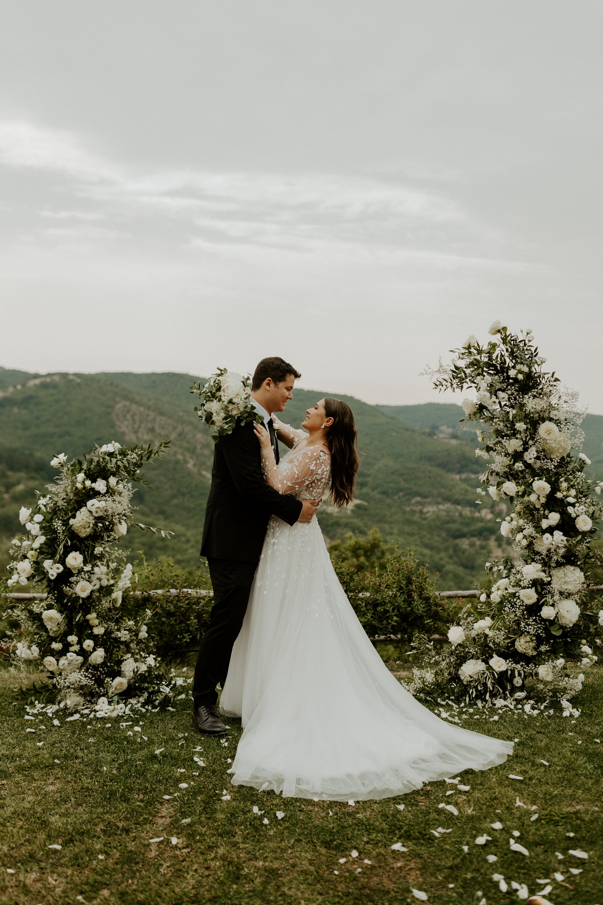 a tuscany wedding with bright white florals and breathtaking views in this italian countryside destination wedding