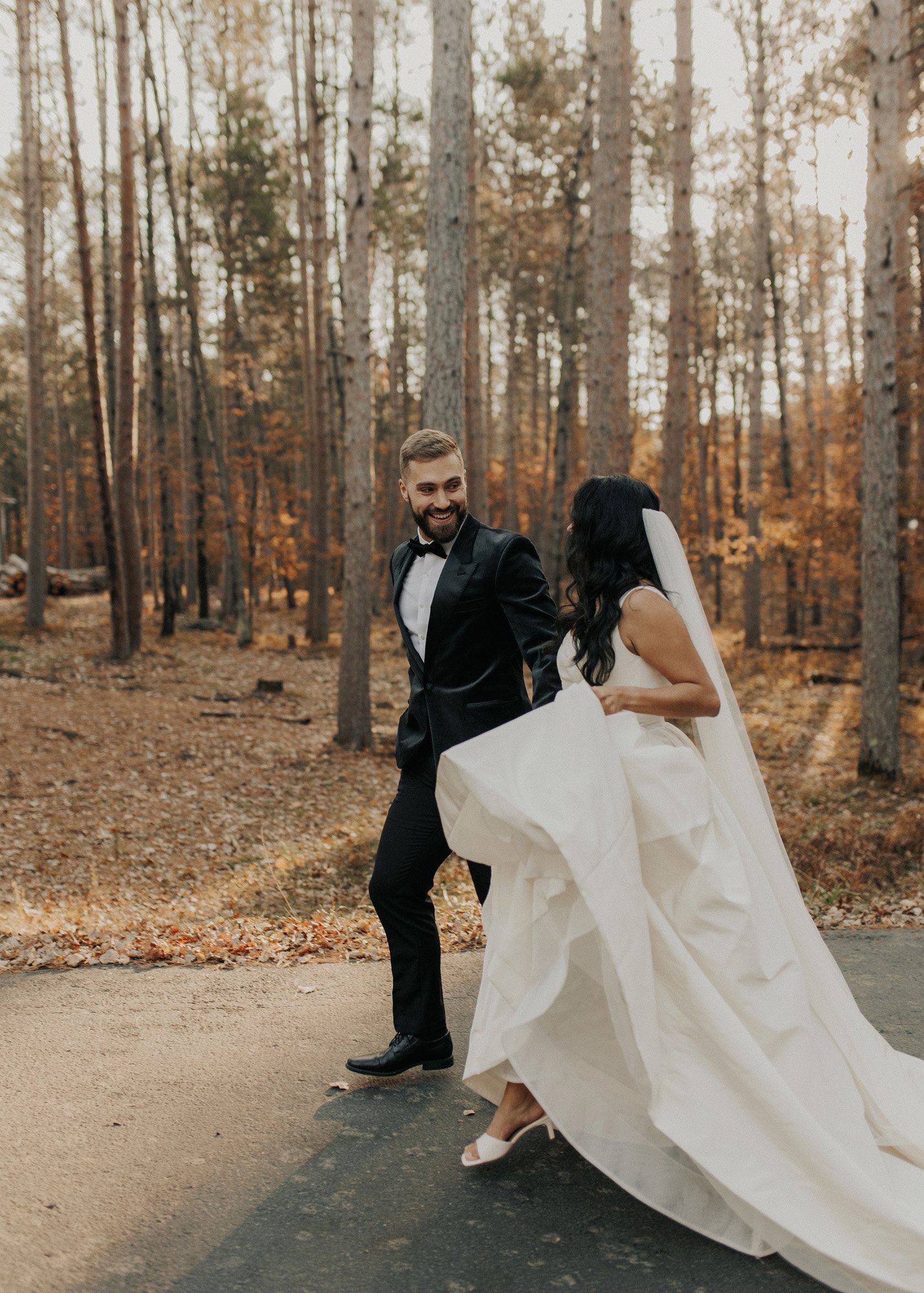 woodsy styled wedding in minnesota featuring a monique lhuillier ballgown from anna be bridal boutique
