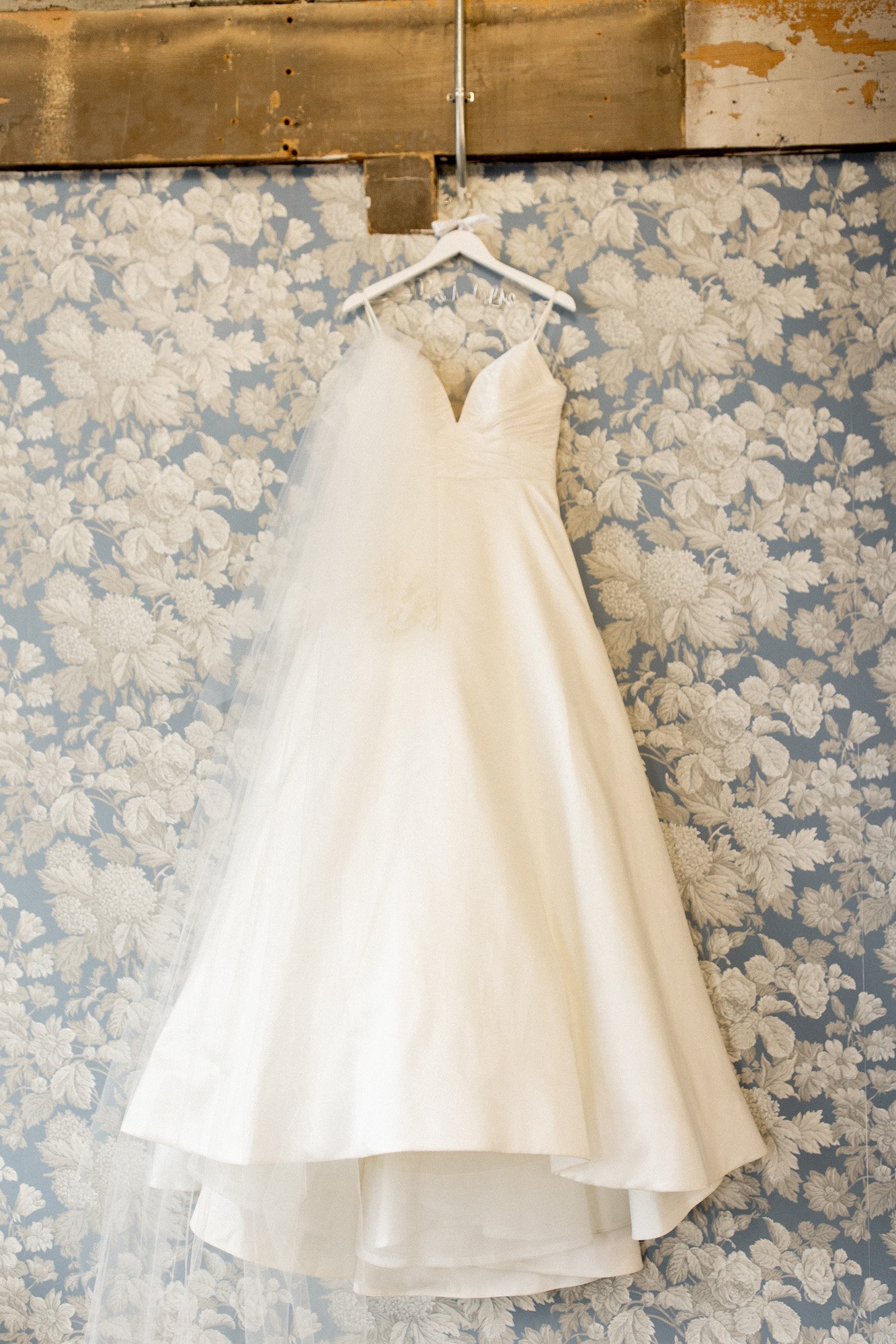 crazy-for-you-anne-barge-wedding-dress-bailey-and-andrew-wedding_00.jpg