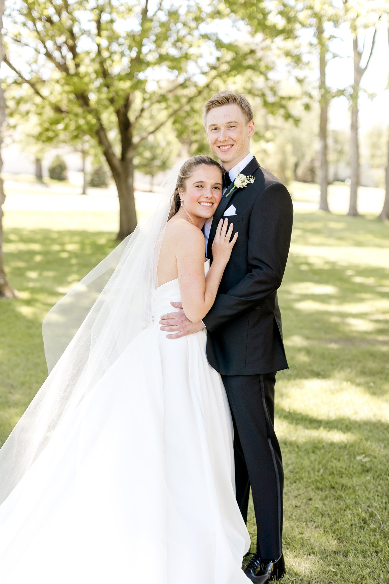 emory-anne-barge-wedding-dress-ellie-and-matt-wedding_06.jpg