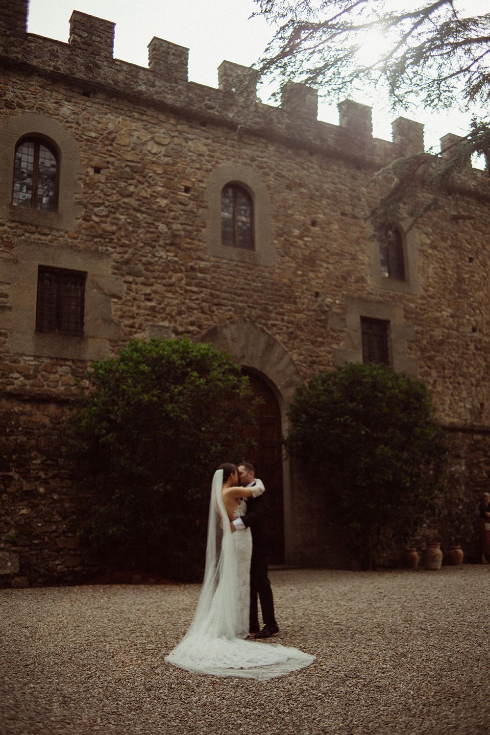 Castello-Il-Palagio-Tuscany-Wedding-in-Ines-Di-Santo-Chiara-03.jpg