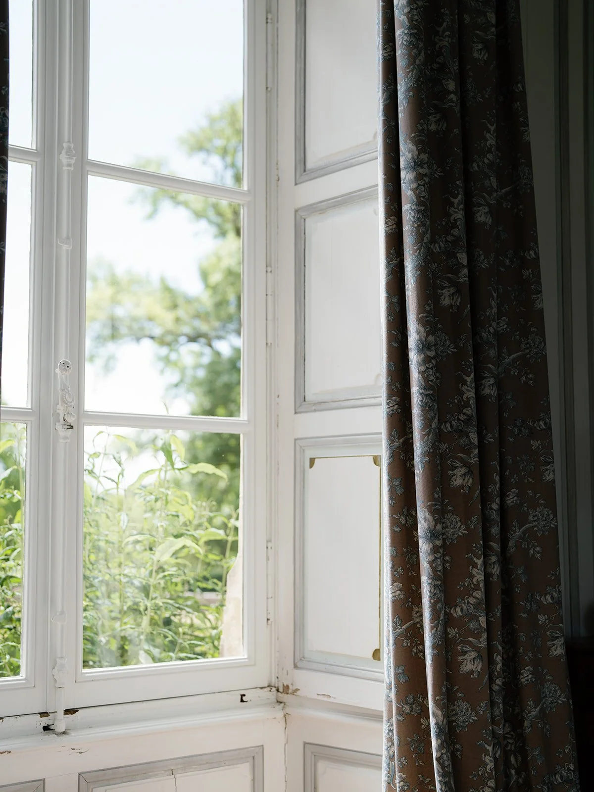 Elegant-French-Château-Wedding-in-Katherine-Tash-01.jpg