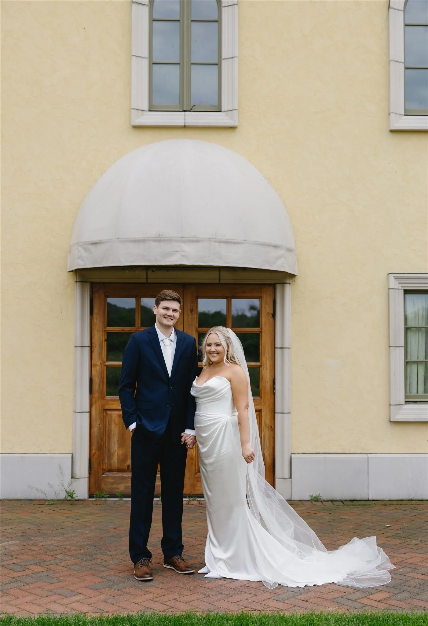 Minnesota-Vineyard-Wedding-in-Katherine-Tash-03.jpg