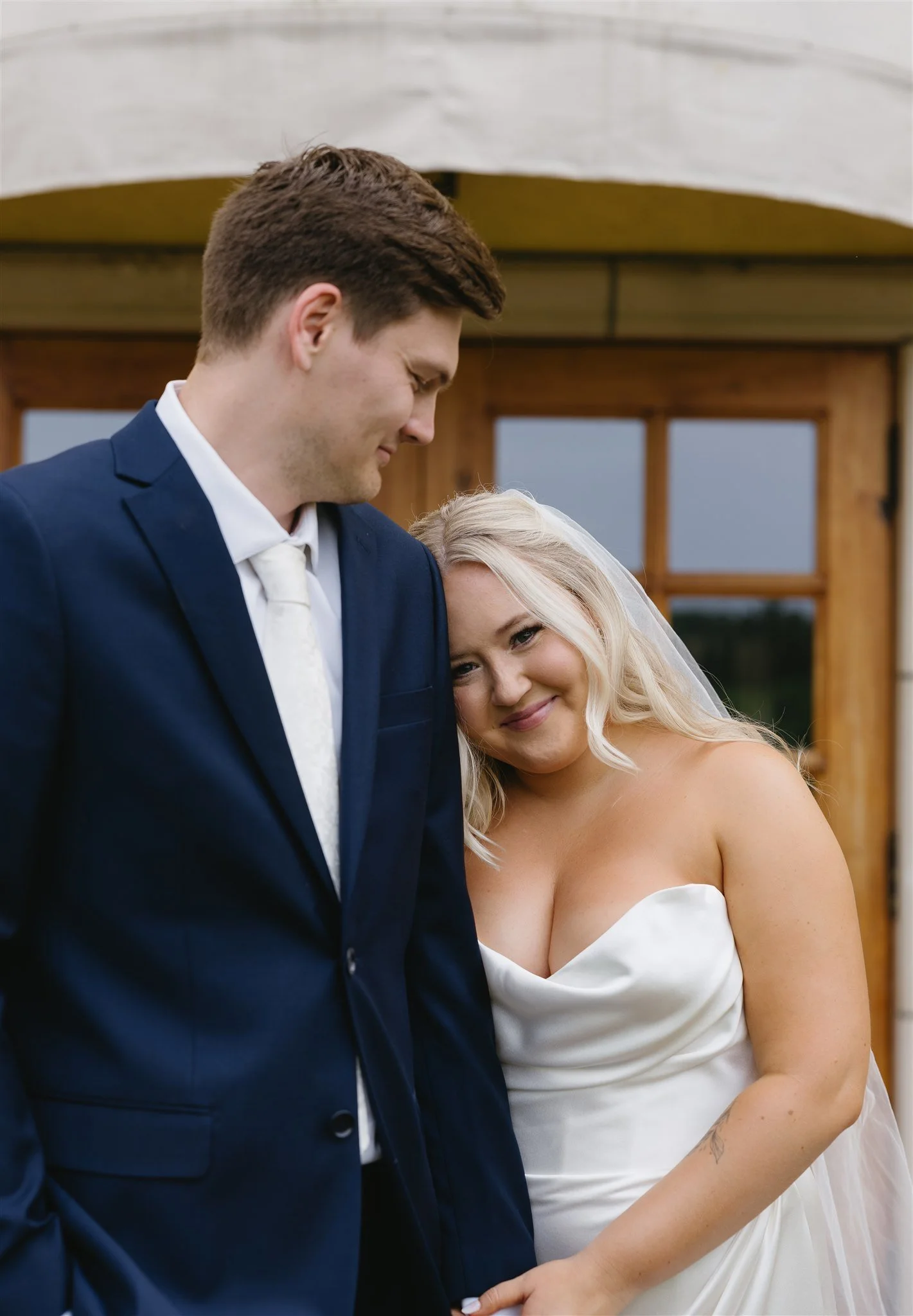 Minnesota-Vineyard-Wedding-in-Katherine-Tash-04.jpg