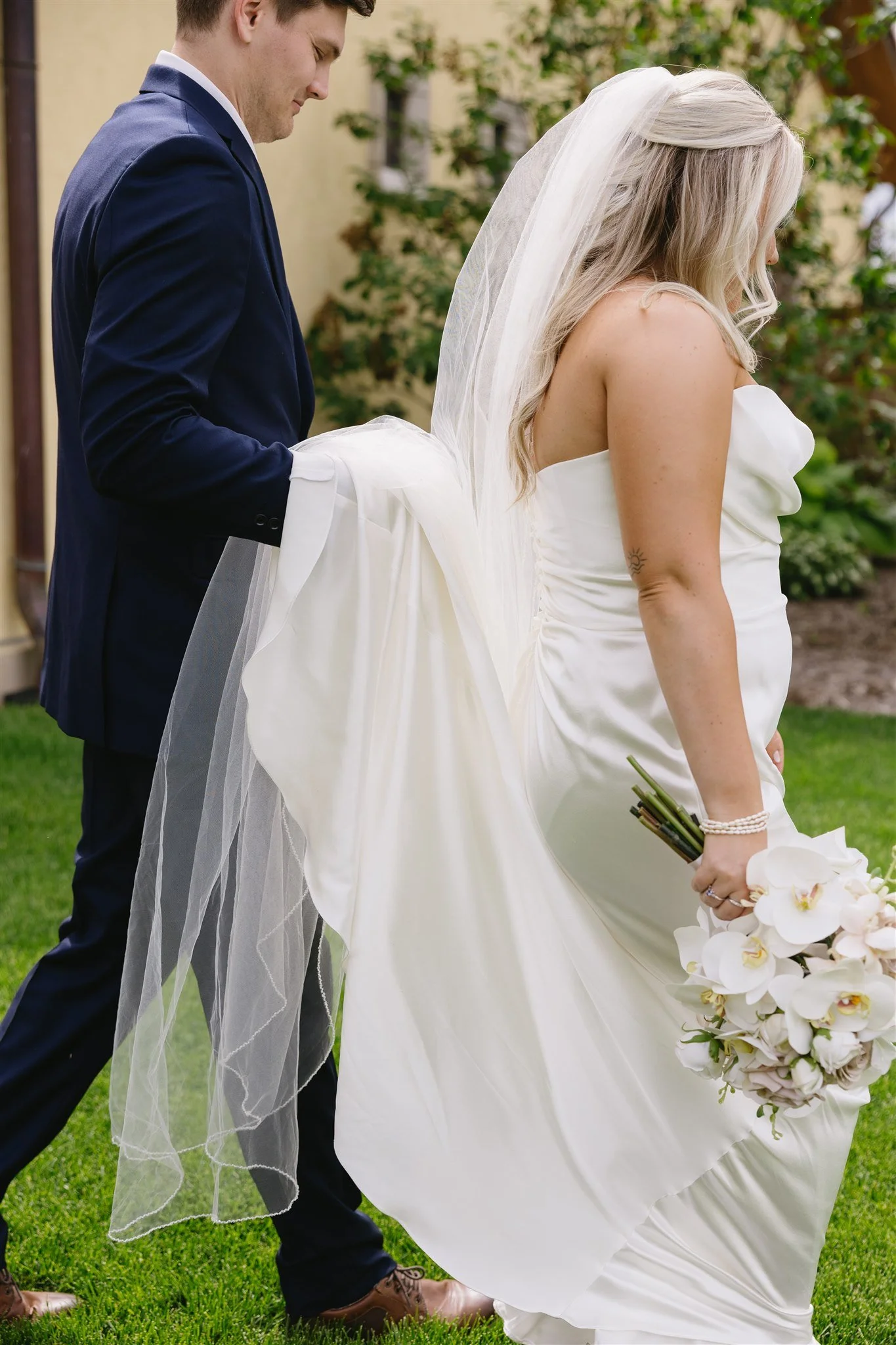 Minnesota-Vineyard-Wedding-in-Katherine-Tash-05.jpg