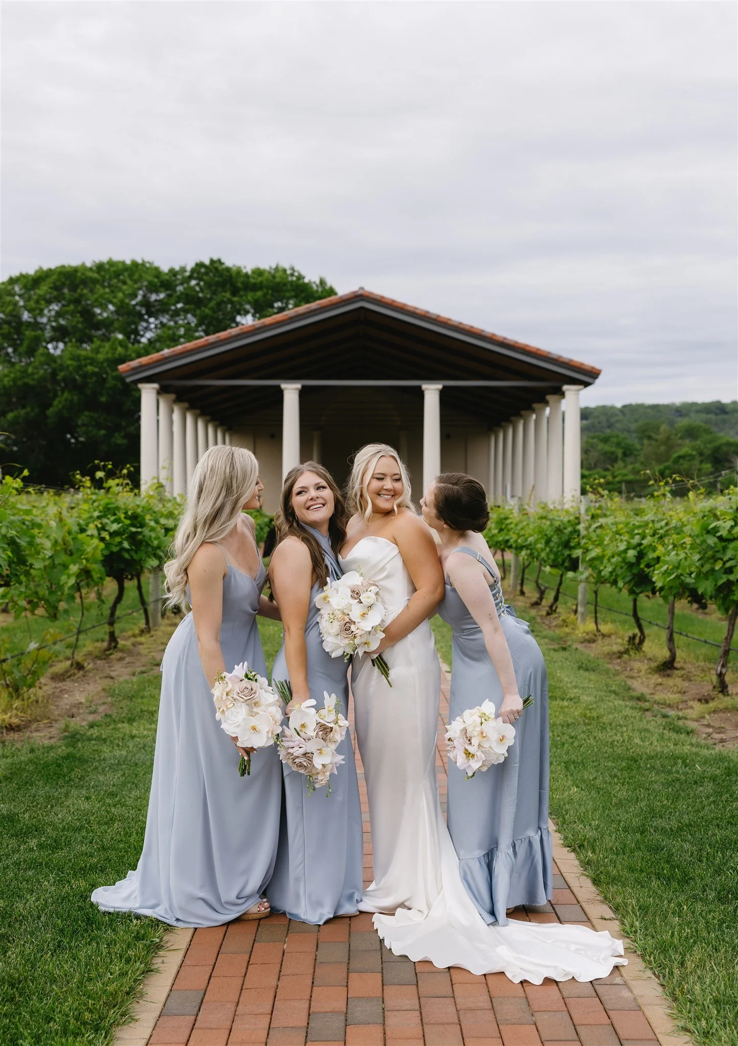 Minnesota-Vineyard-Wedding-in-Katherine-Tash-09.jpg