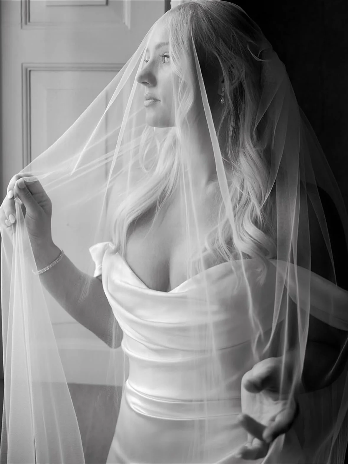 if you were looking for some jaw dropping destination wedding inspo pics to add to your mood board, stop scrolling. congratulations to #annabebride ryli featuring @katherinetash&rsquo;s luxe + chic &lsquo;cecilia&rsquo; gown. 🕊️

planner @europewedd