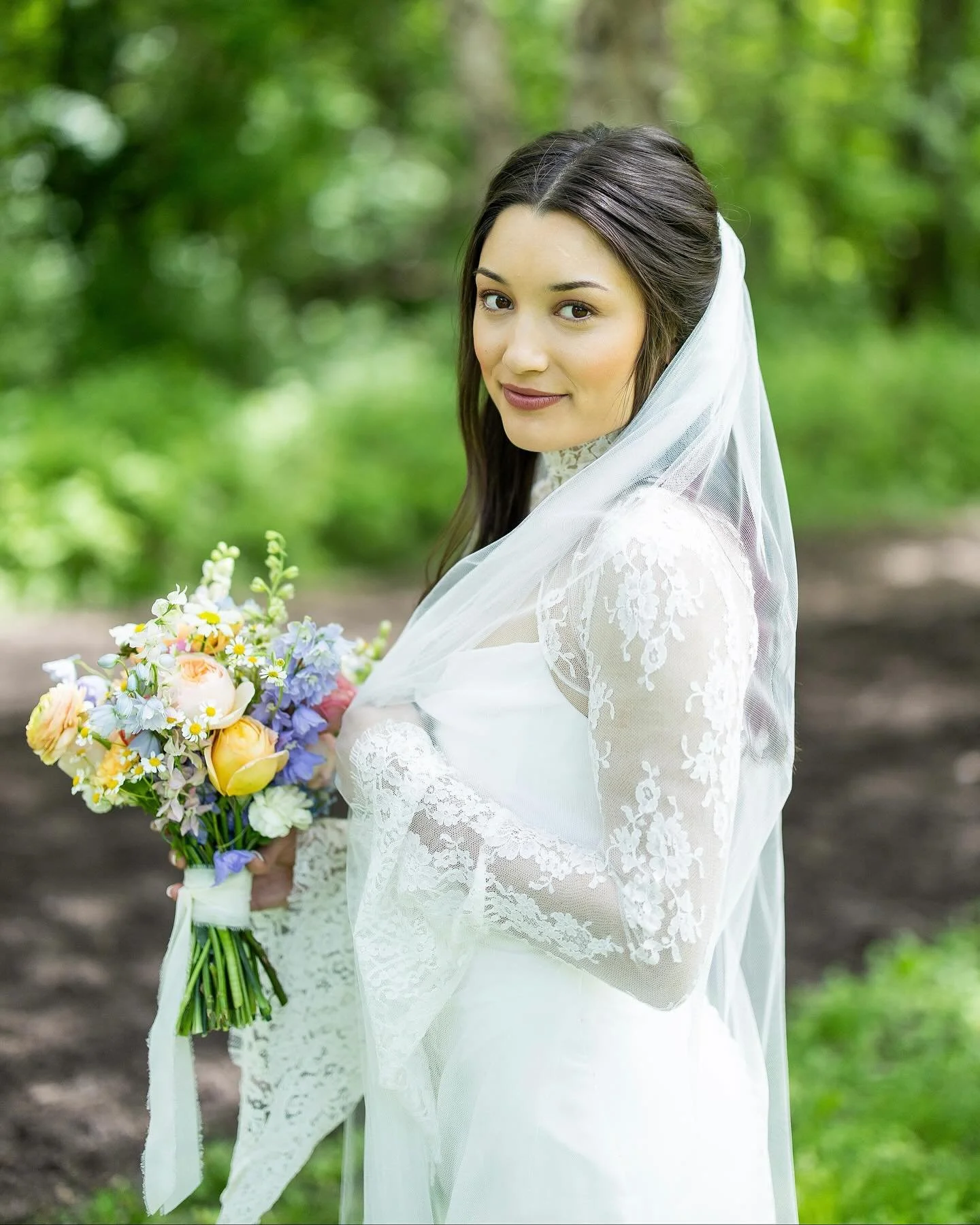 #aandbabe jacki &amp; joseph in @jennyyoonyc 🤍

photo @ericvestphotography
venue @chankaskawineryweddings
planning @ambertereseevents
florals @buddingcreationsfloral
hmua @taylormariebeautyllc &amp; salon montage

dress @jennyyoonyc via @aandbe_shop