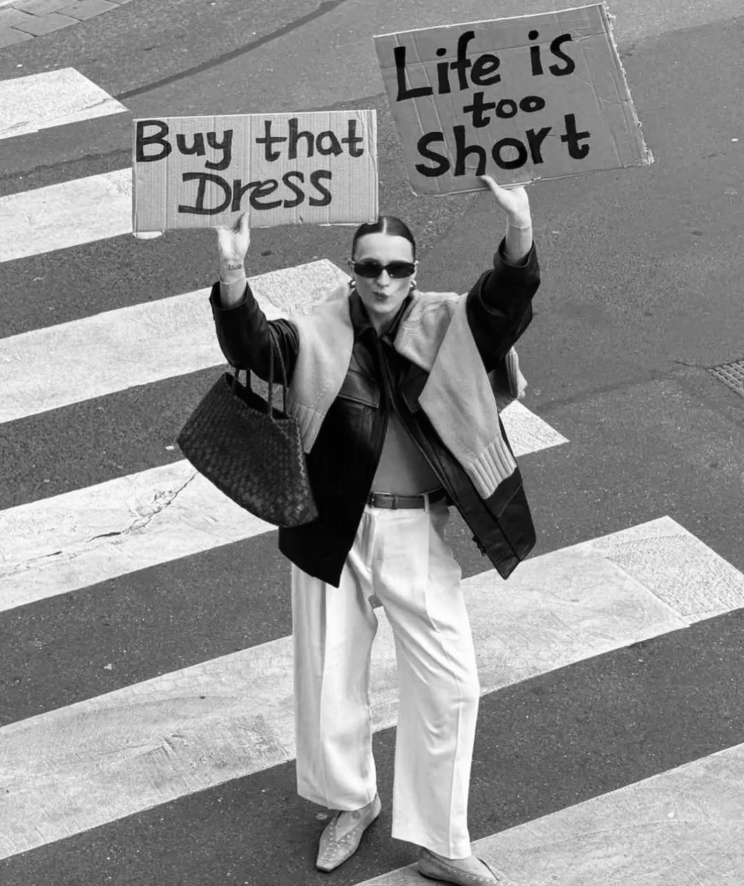 SOUND THE ALARM 🖤

ICYMI, our next sample sale is thursday, december 4th, from 12-8pm! shop a curated selection of discounted wedding dresses up to 75% off at ALL anna b&eacute; locations. 🖤

availability is limited and appointments are required. h