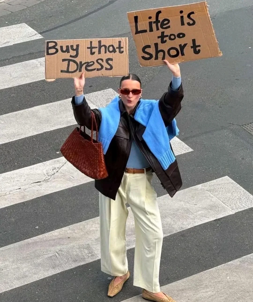 SOUND THE ALARM 🖤

ICYMI, our next sample sale is thursday, december 4th, from 12-8pm! shop a curated selection of discounted wedding dresses up to 75% off at ALL anna b&eacute; locations. ✨

availability is limited and appointments are required. he