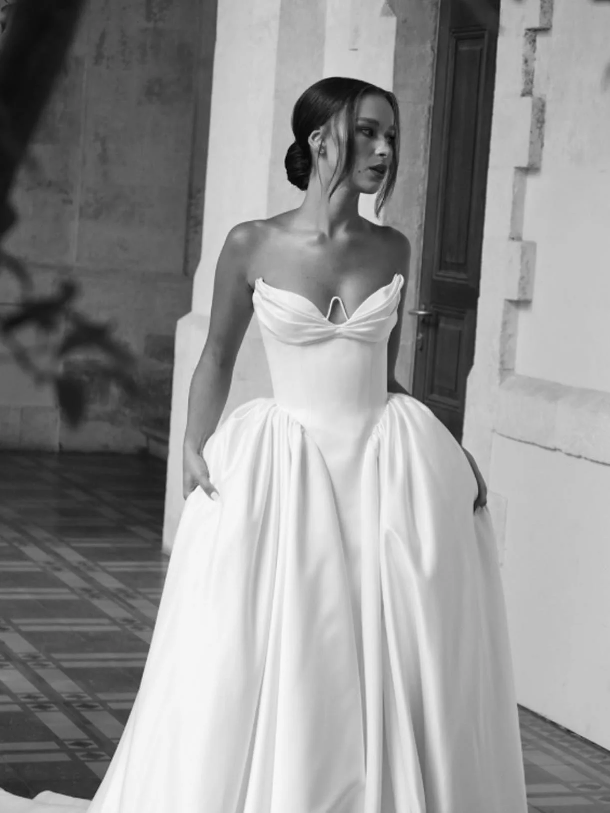 DALLAS BRIDES ✨ it&rsquo;s the first day of the @noyeliyahu.bridal trunk show! be sure to snag an appointment to shop couture, hand-crafted wedding gowns ranging from $5,500-$8,000+ before this limited time trunk show hits the road and travels to the