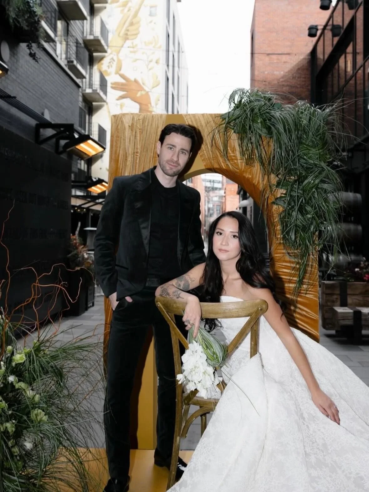 modern meets editorial in the city with a jaw-dropping styled shoot featuring &lsquo;ember&rsquo; x @jennyyoonyc 🤍

planning + photo @kasitimbayphotography 
florals @lalunaflorals.co
hmua @candelariabeautyco
arch + stage @allurerentals_
reception re