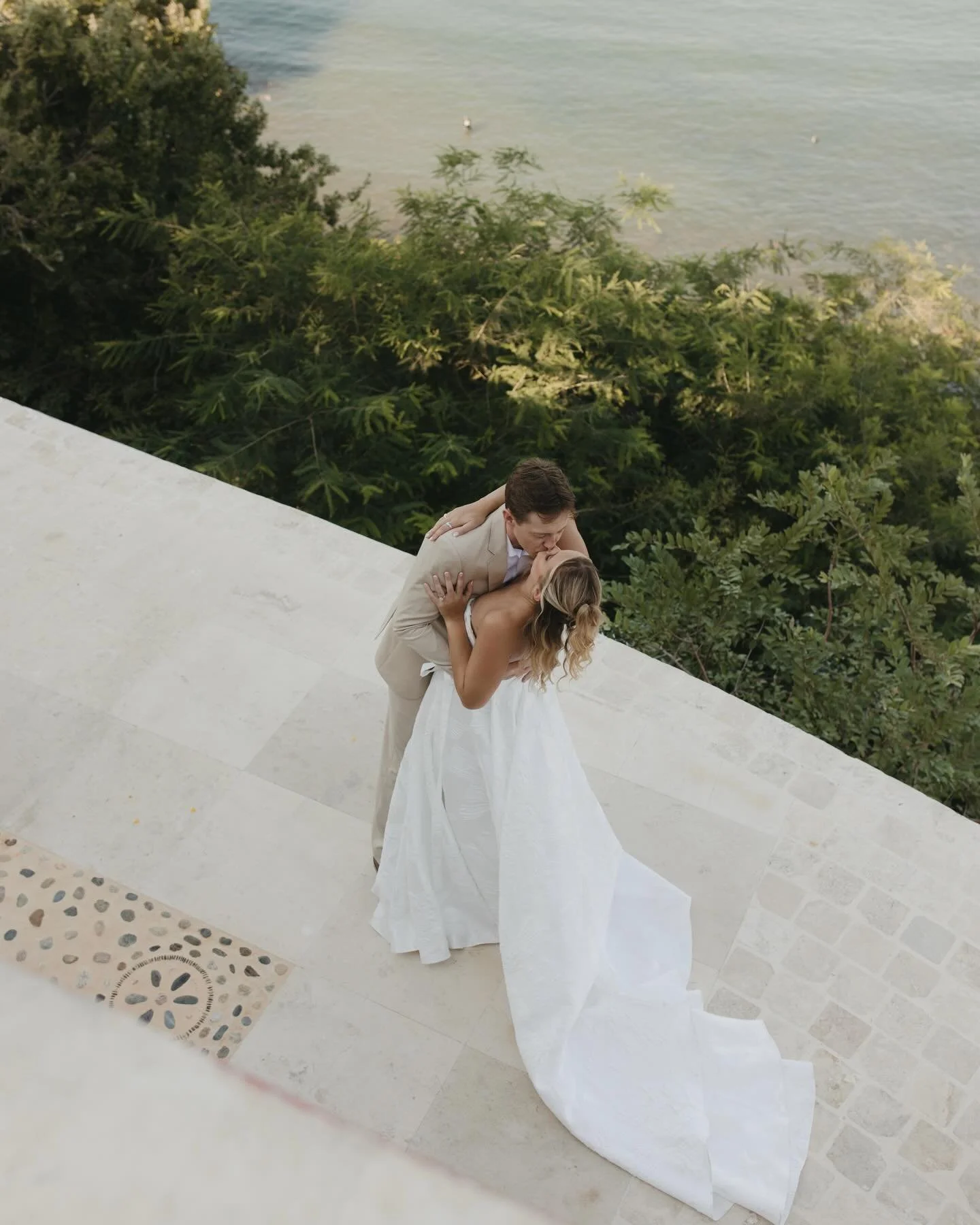 a&amp;b&eacute; bride maddie &amp; rory said &lsquo;i do&rsquo; in a picture perfect destination wedding in sayulita, mexico, while she wore @truvellebridal 🤍

photo @photosbymiy
planning @playasecretaweddings
venue @amorboutiquehotel
florals @flora