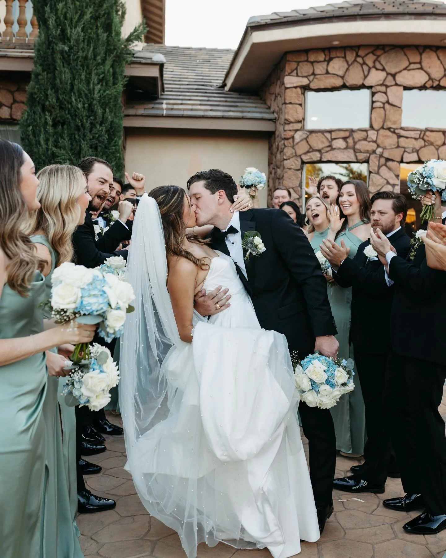 a&amp;b&eacute; x anna b&eacute; real bride alexis &amp; andrew in @jennyyoonyc 🤍 the stunning backdrop &amp; all the other details of this day have our jaws on the floor 😍

dress | gracelyn by @jennyyoonyc via @aandbexannabebridal #dallas

photos 