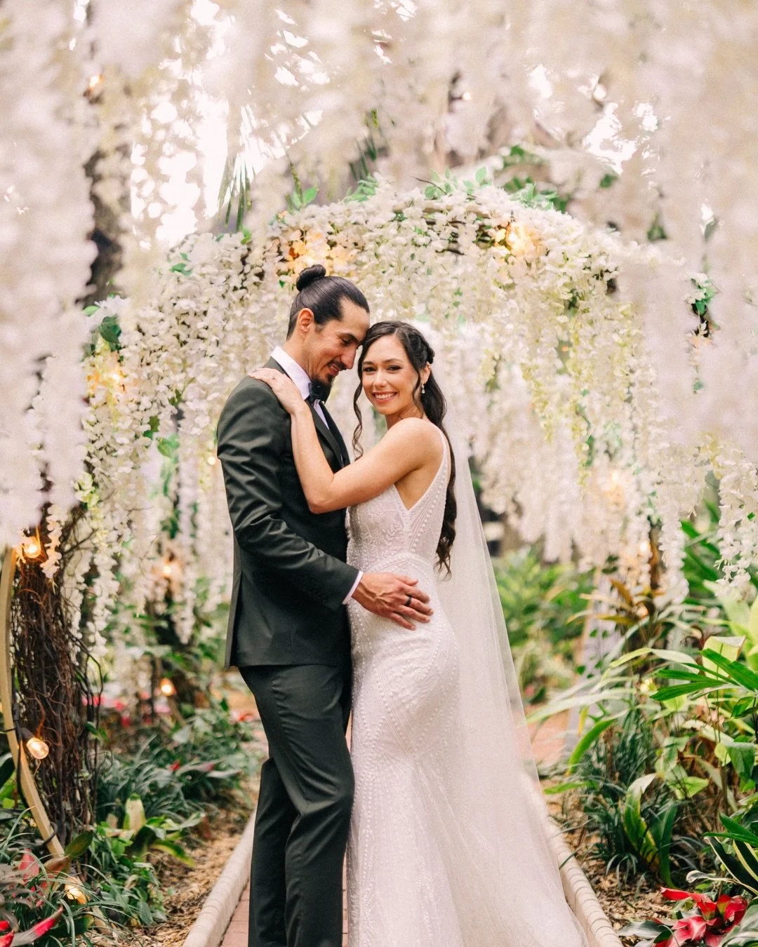 this special, tropical &amp; colorful day between a&amp;b&eacute; real bride emma &amp; daniel is straight out of a movie 😍🌴 featuring @rish_bridal

you can feel their love through the screen 🥺 congratulations to the happy couple 🤍

dress | &lsqu