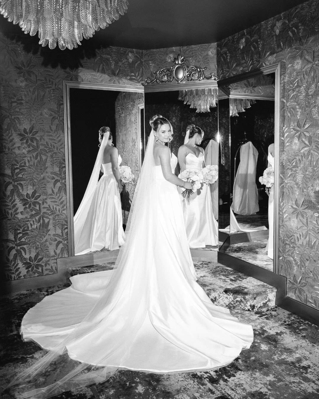 truly in awe of this greenhouse, fairytale wedding between &amp;AB bride lauren &amp; aaron, featuring @evalendel 🕊️

dress | like by @evalendel via &amp;AB #minneapolis
photographer | @aliciagbur
venue | @planterraconservatory
planning &amp; stylin