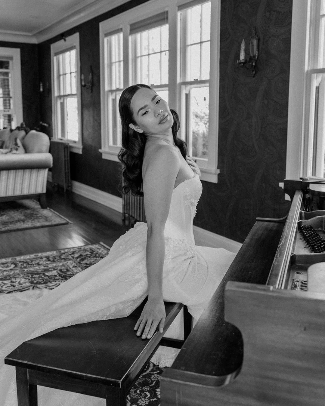part 2 of this feminine styled shoot done by @roaming.photo, featuring @guardiolabridal + @evalendel 🕊️

dresses | cassopea + diana by @guardiolabridal + milos by @evalendel via anna b&eacute; bridal boutique colorado

photography | @roaming.photo
h