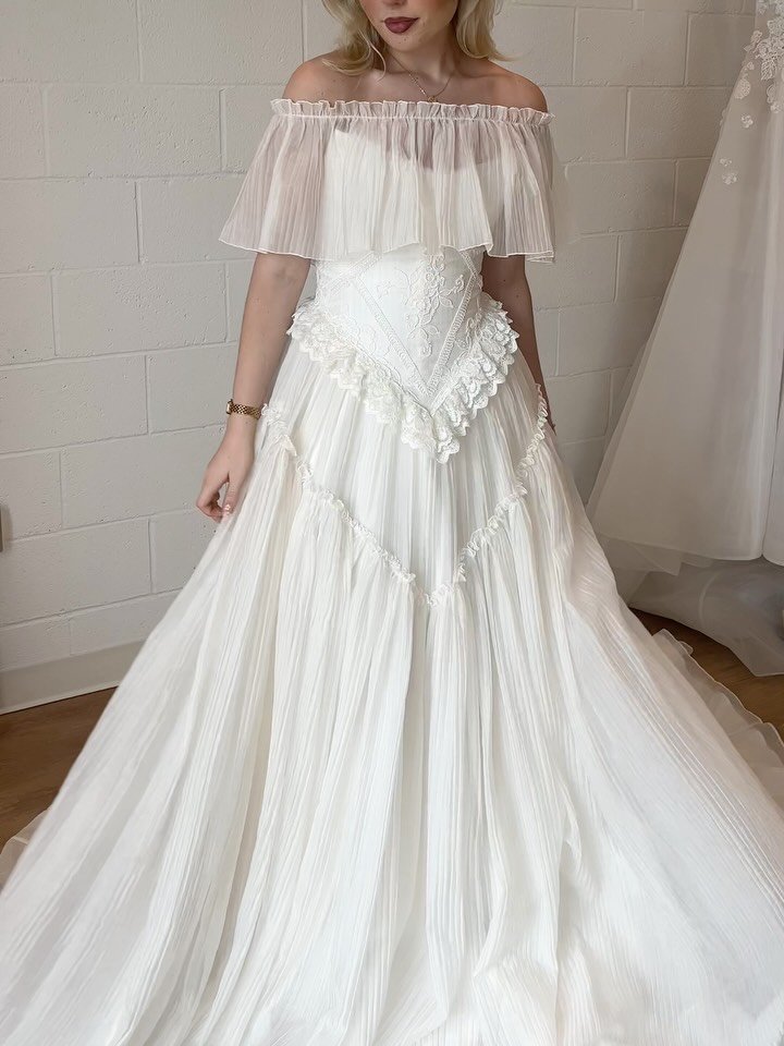 the @ruedeseinebridal folklore collection has taken the bridal world by storm so here are some of our favorite &amp; where to try them on 🕊️

starting with aimery, you can try this romantic boho lace gown on at &amp;AB dallas &amp; minneapolis 
&amp