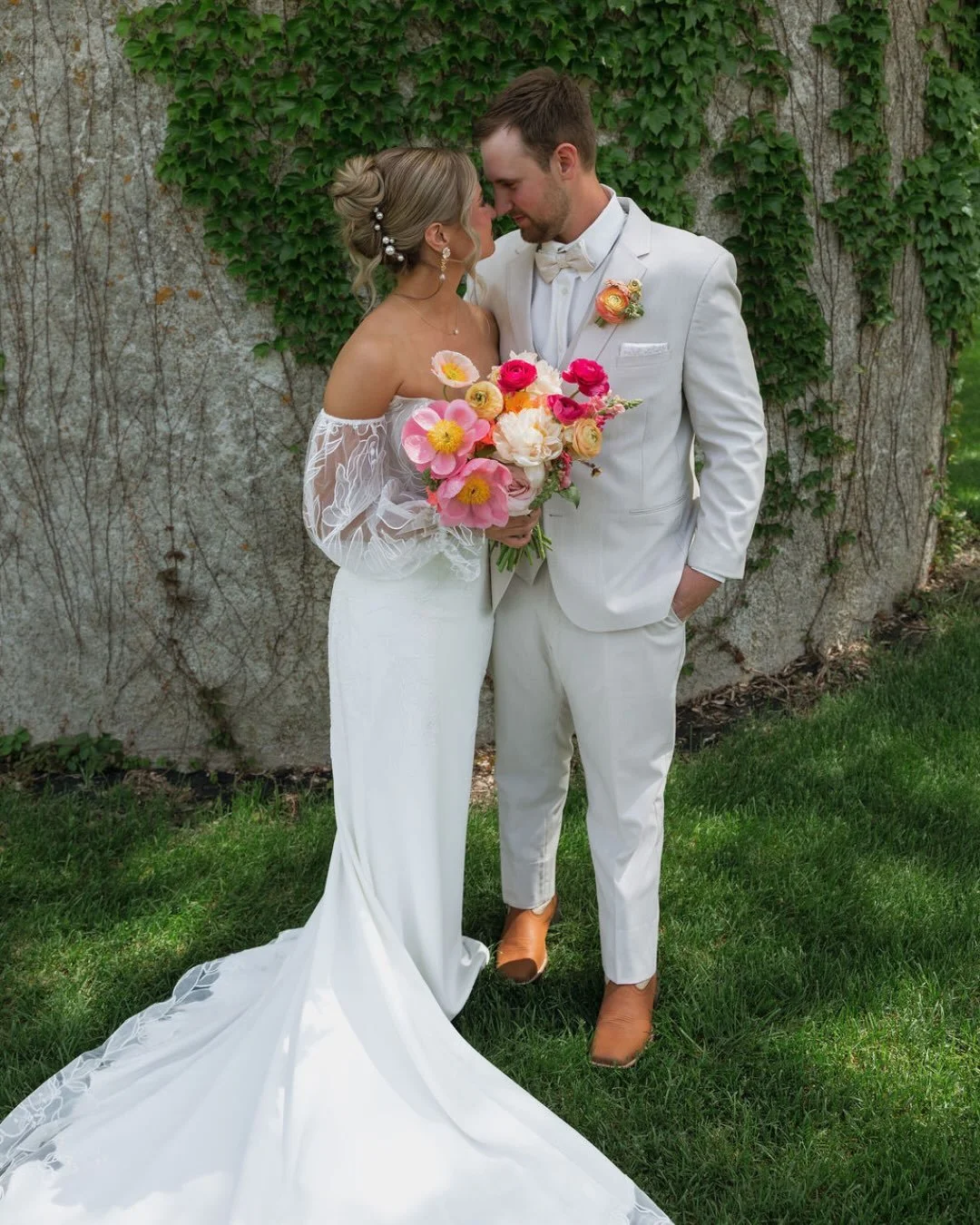 this bright &amp; colorful wedding is giving us all the summer vibes! ✨

congratulations to &amp;AB minneapolis bride gabriella &amp; braeden 🥂

dress | tamara by @madilanebridal via &amp;AB #minneapolis
photographer | @nikoleschmitzphoto
venue | @m
