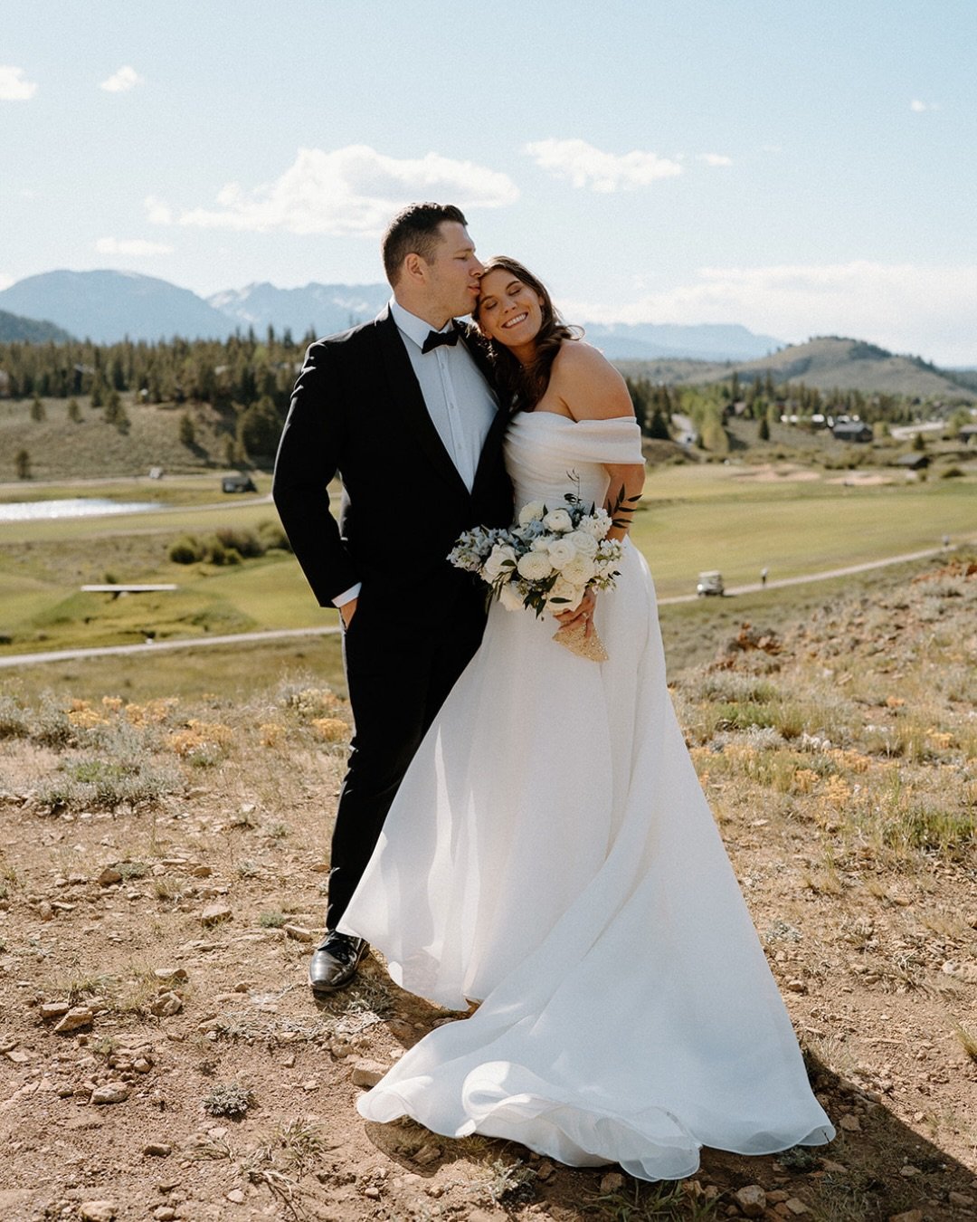 congratulations to a&amp;b&eacute; bride noelle &amp; justin, featuring dreamy mountain views &amp; @madilanebridal 🌻🤍

dress | lissy by @madilanebridal via @aandbebridalshop #sacramento
photographer | @alyssacarpenterphoto

#mountainwedding #weddi