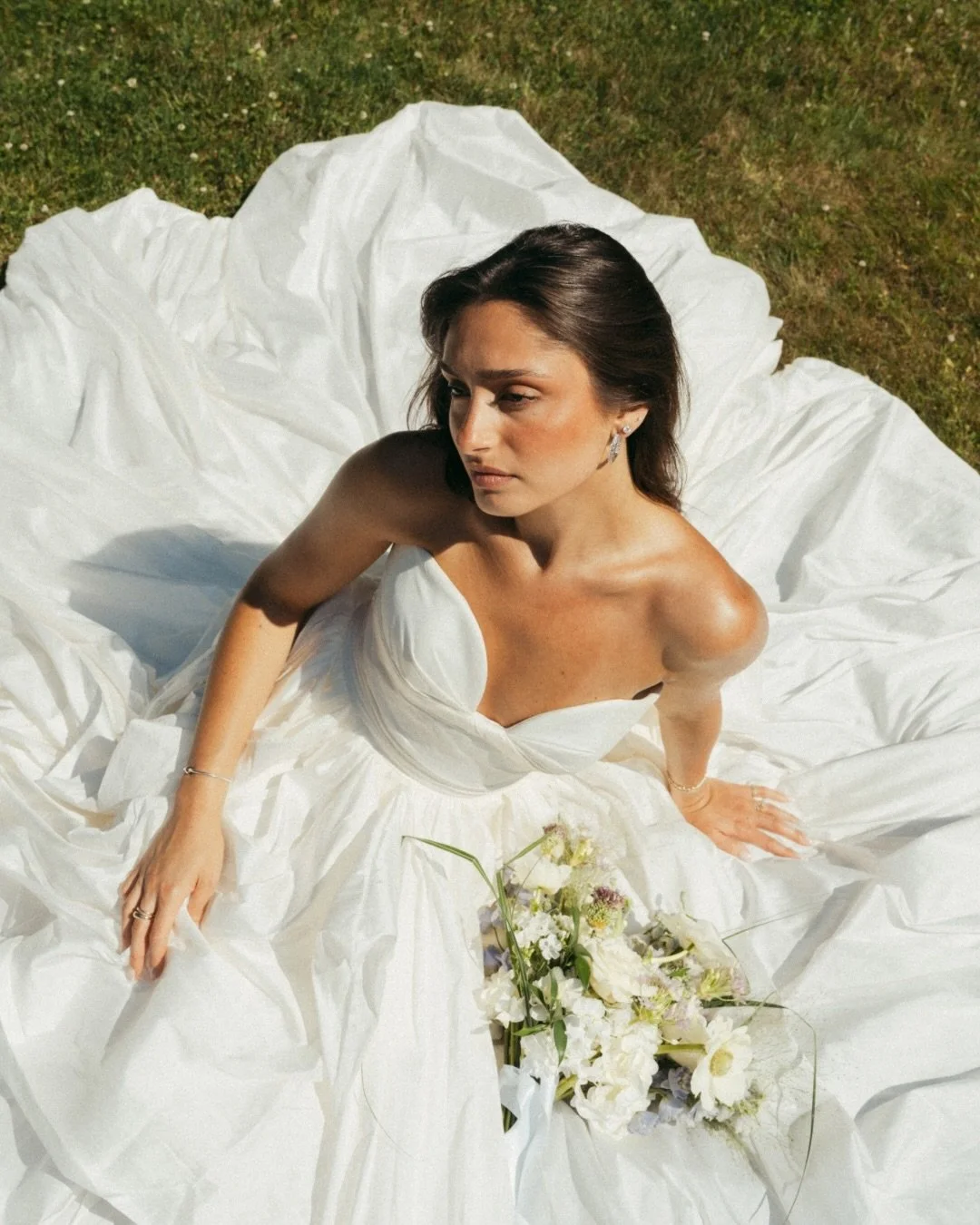 these ethereal garden vibes are truly unmatched &amp; we won&rsquo;t be getting over this styled shoot any time soon 🕊️

dress | elle by @danahareldesign via &amp;AB #boston
concepting &amp; host | @ashlynleephoto
model | @kamryn.kanter
florals | @c