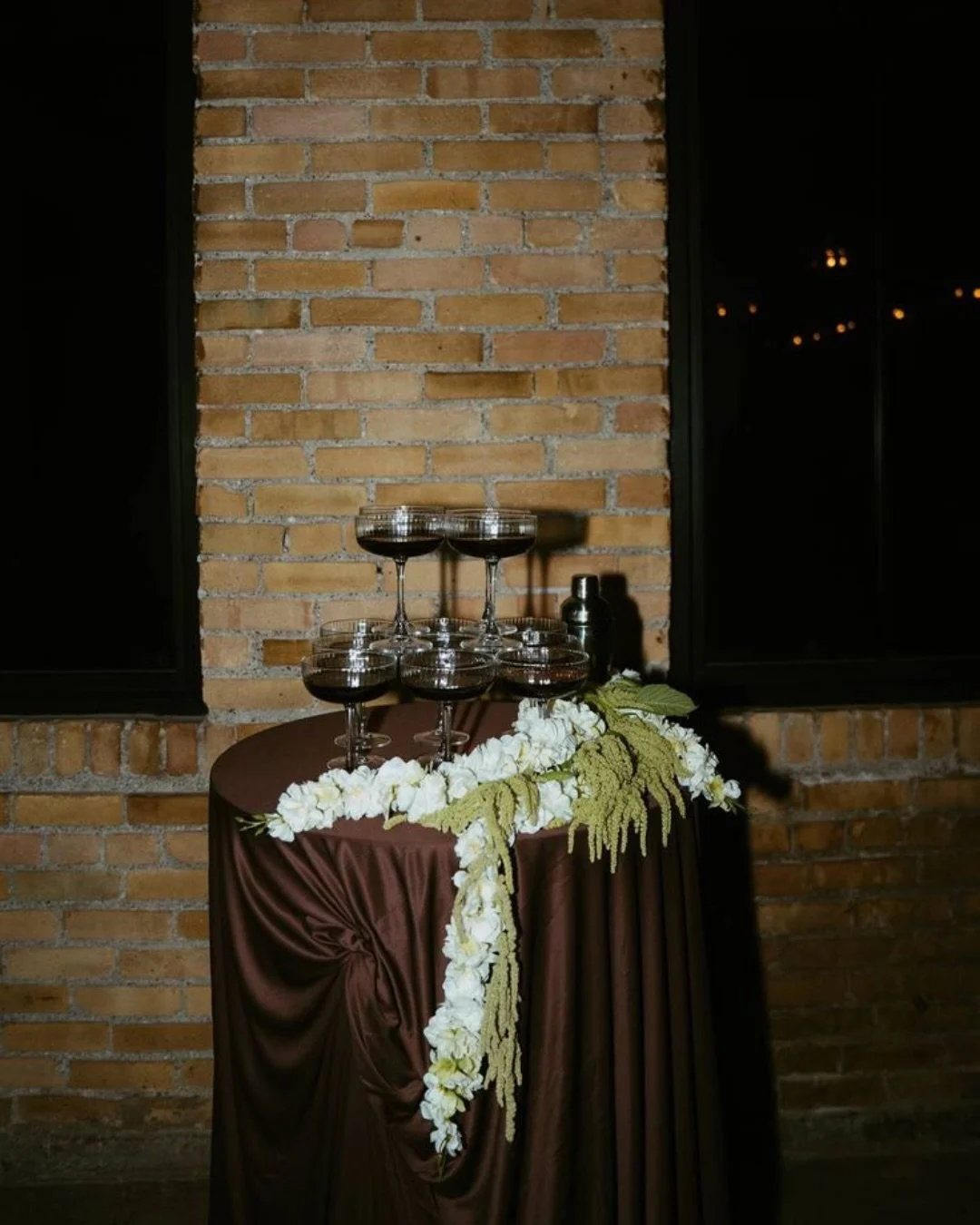 fall has arrived + here is some wedding inspo we&rsquo;re loving 🖤

espresso is the perfect color for a moody fall wedding 🕊️

what do you think of this inspo?

#espressowedding #weddingcolorscheme #fallweddinginspo #fallweddingcolors