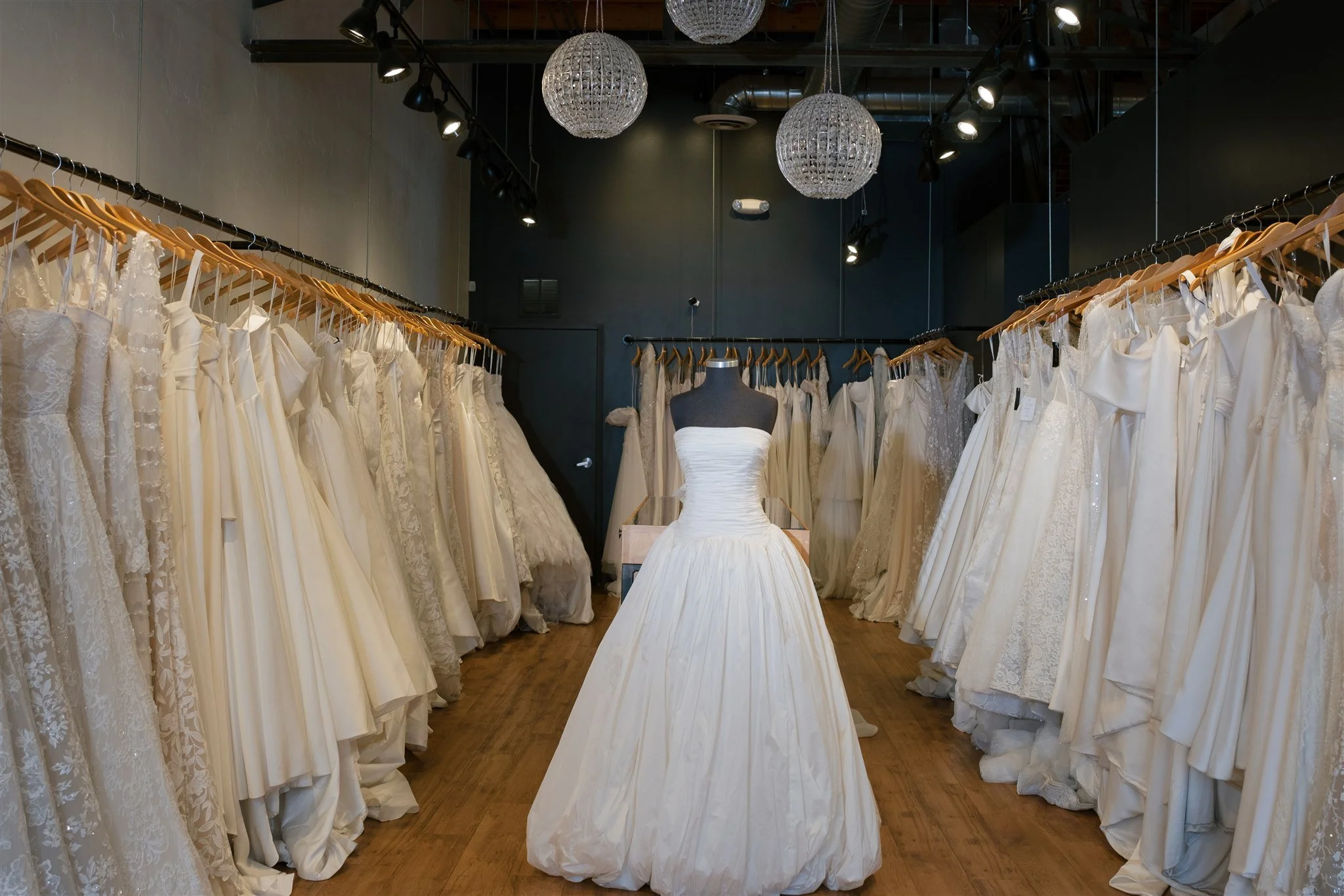 anna-be-denver-colorado-bridal-shop-alicia-rinka-01.jpg