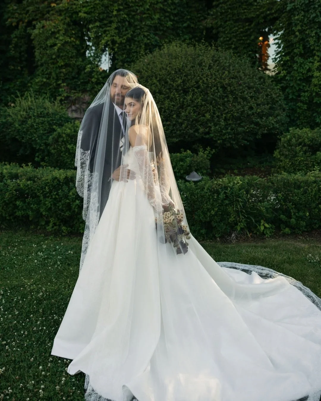 *saves immediately for inspo* 🕊️

in awe of this beautiful styled shoot! ✨

dress | tristan &amp; iona sleeves by @jennyyoonyc via &amp;AB #minneapolis
veil | winifred veil by @saragabrielveils
photographer | @saranoelphotography
design &amp; planni
