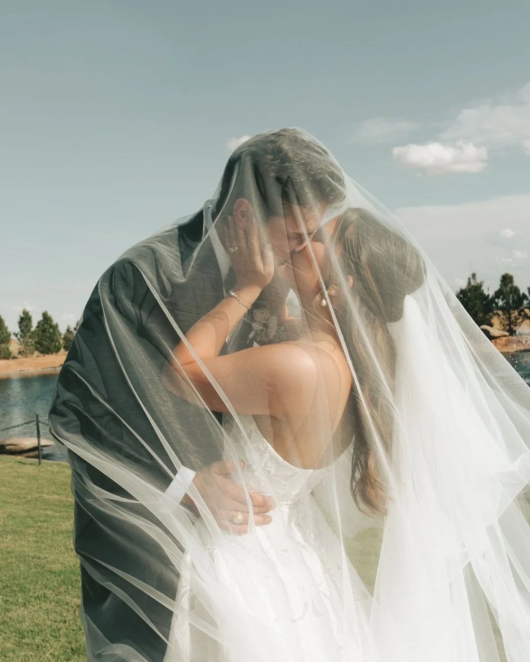 reminiscing on summer wedding season 🕊️

congratulations to this beautiful &amp;AB bride, grace &amp; carter! 🥂

dress | brody by @jennyyoonyc via &amp;AB #dallas
photographer | @gkimaging
venue | @madewellestates
planning &amp; styling | @rane.des