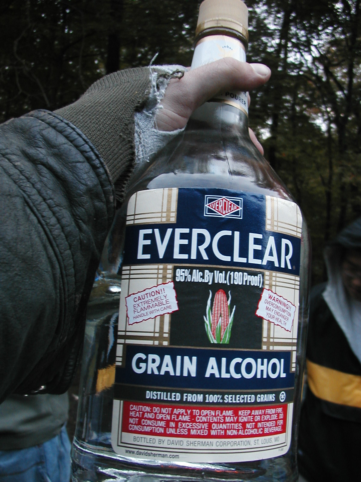 100 алкогольный напиток. Самый крепкий ликер Everclear. Алкогольный напиток Everclear. Самый крепкий алкогольный напиток в мире. Ликер Эверклир.