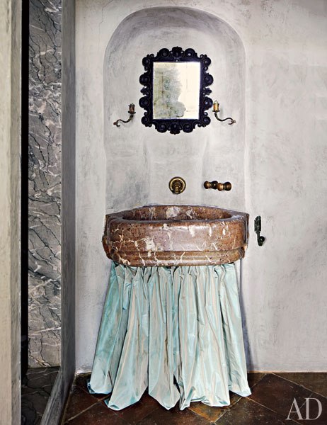 item8.rendition.slideshowWideVertical.labeque-07-bath.jpg