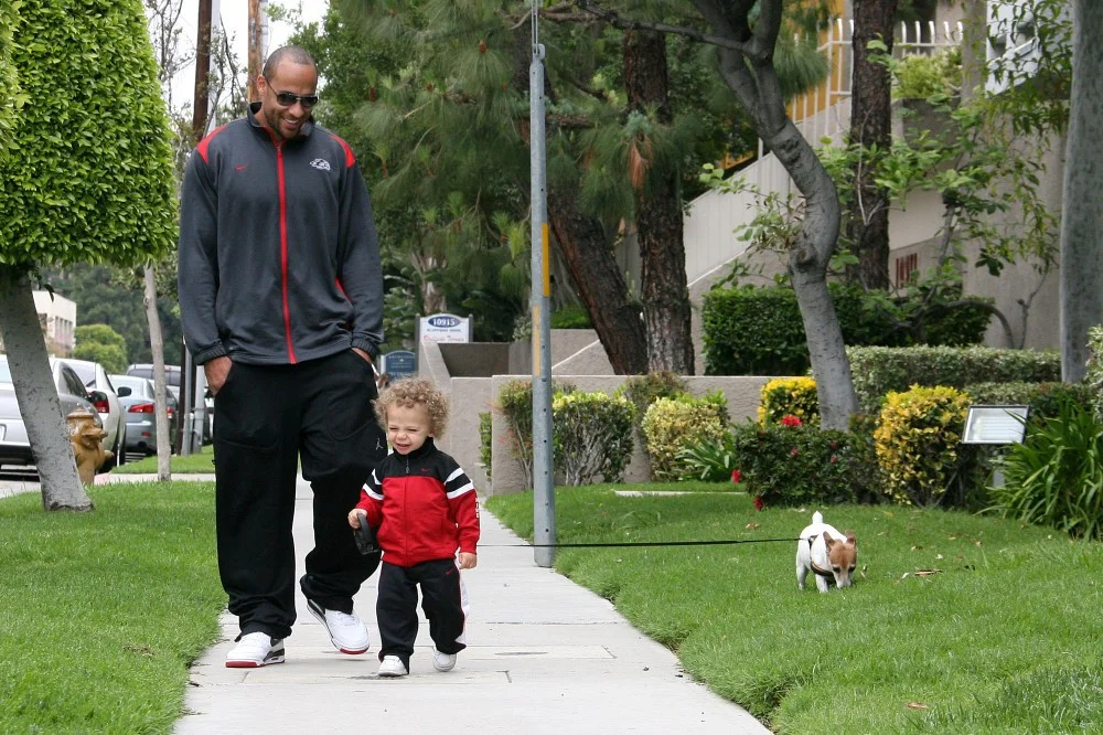 Hank+Baskett+IV+Hank+Baskett+Son+Take+Walk+bchNSm0N9Bhx.jpg