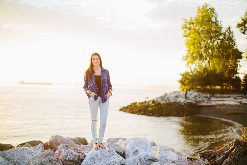 Seattle girl senior portraits by Mike Fiechtner Photography