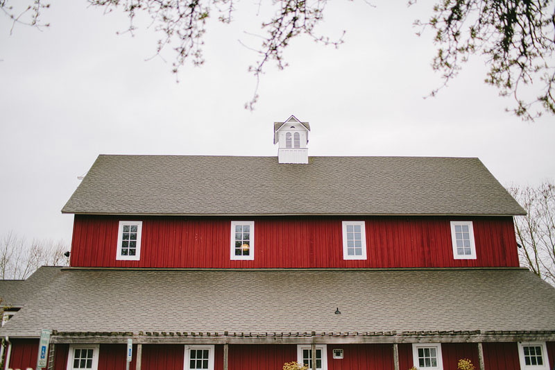 Chandler + Ryan - Pickering Barn || Issaquah Wedding Photography